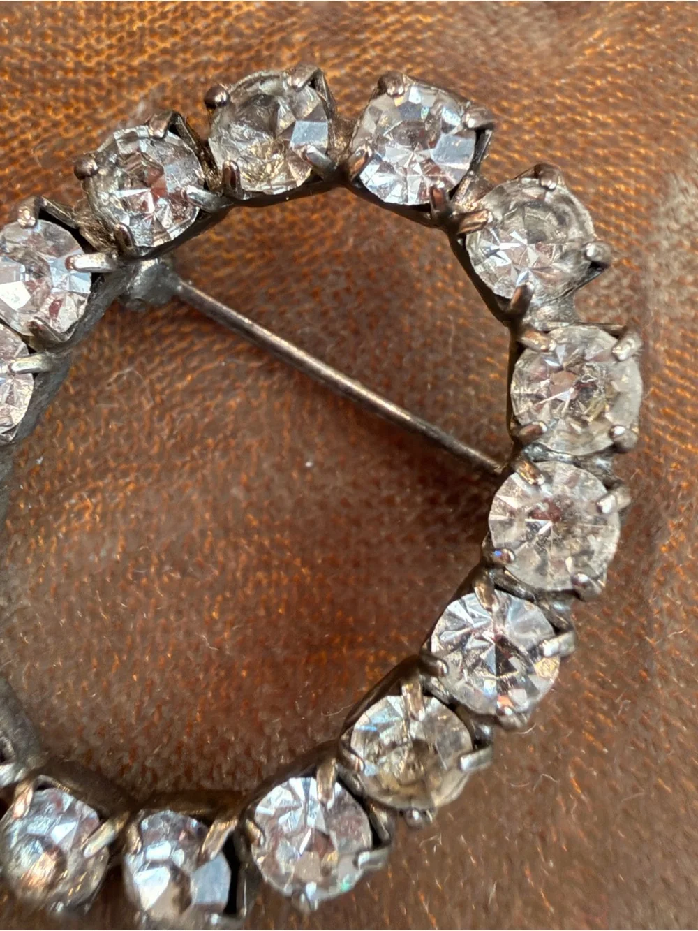 Vintage Clear Rhinestone Oval Wreath Brooch Silver Tone Pin-1062